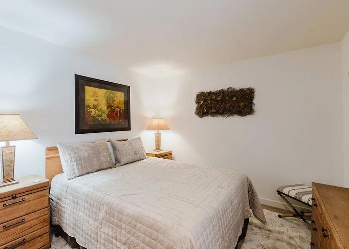 3Br Townhouse Near Sharc & Village - Dog Friendly
