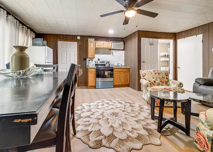 Extended Stay Home W/ Yard, Pets Welcome!