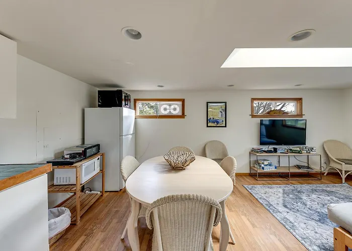 Walkable, Dog Friendly! Friday Harbor Stay W/ Deck