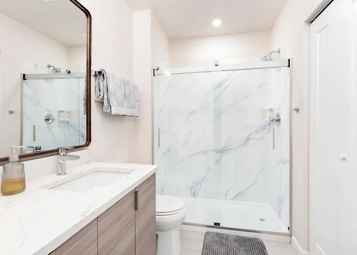 Hot Springs Getaway - Bright, Modern 2Br Townhouse