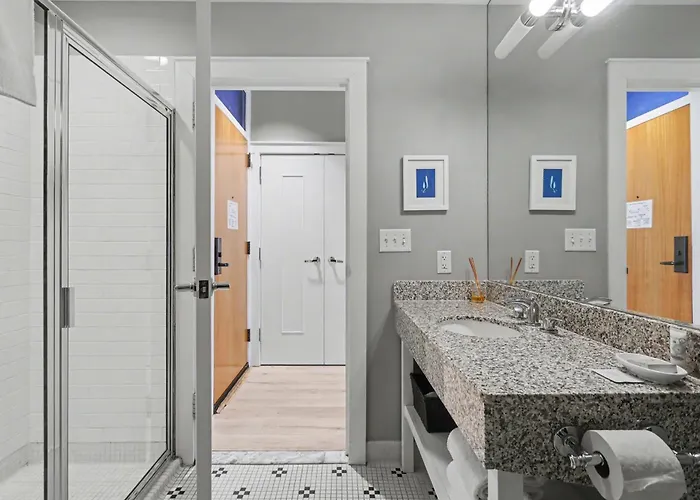 Charming Lodge Suite 257 In Bay Harbor, Mi—Ideal For A Cozy Getaway!