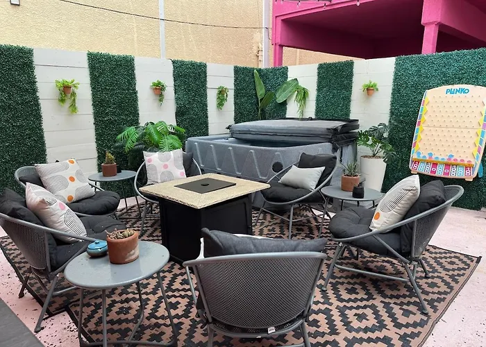 Sleeps 6 - Hot Tub - Fire Pit - Patio - Lax Sofi