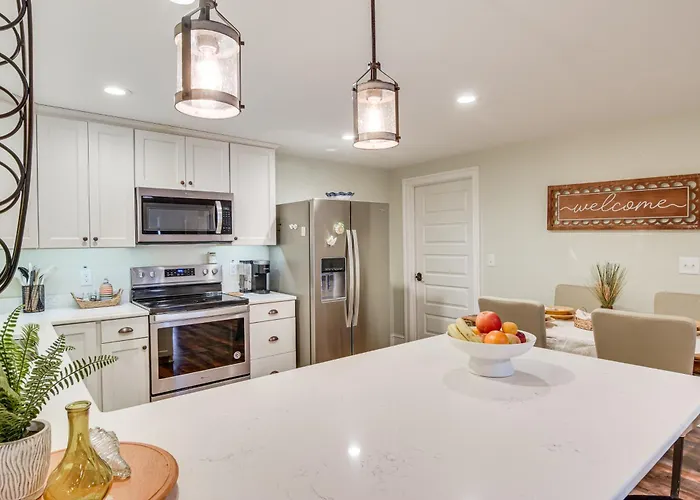 Explore Historic Dtwn Staunton! Walkable Apartment