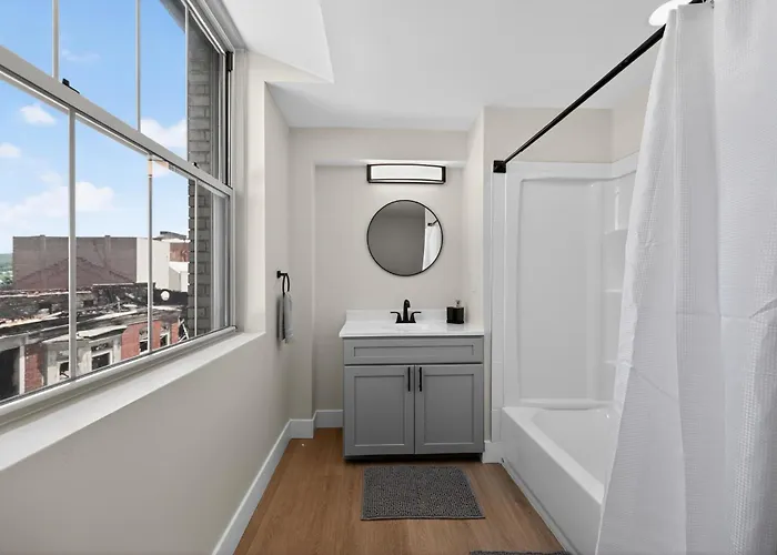 Elegant 2Br Apartment With Updated Kitchen