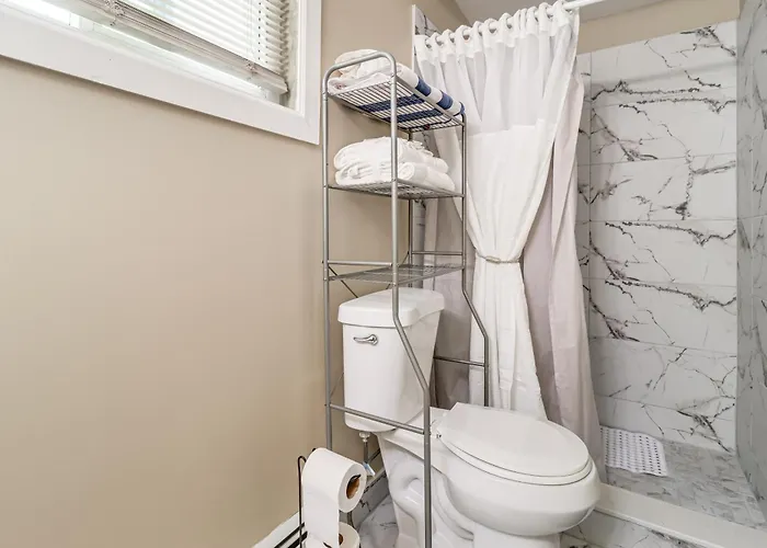 Extended Stay Home W/ Yard, Pets Welcome!