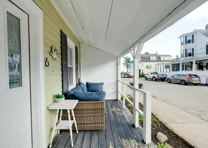 Newly Renovated Charming Beachfront Loft