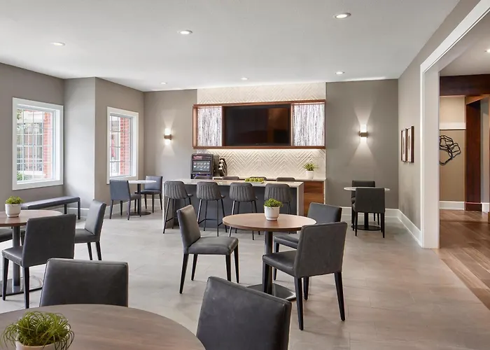 Ave Somerset - Stylish Apartment Community