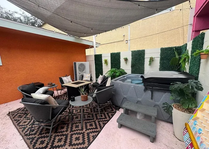 Sleeps 6 - Hot Tub - Fire Pit - Lax-Sofi-Beach