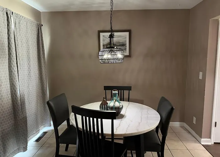 3Br Townhouse Perfect For Traveling Professionals