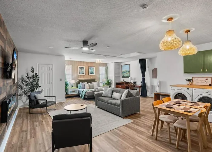 Casa Oasis Dual Living Plus Modern Suite