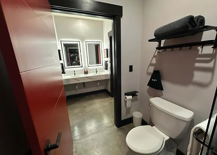 A12 Whirlaway 2100 Suite