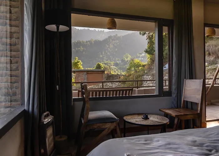 Thhpsociety - Exstacy Stays & Cafe - Your Romantic & Cozy Getaway - Mountain View , Hot Tub , Parking - Mukteshwar