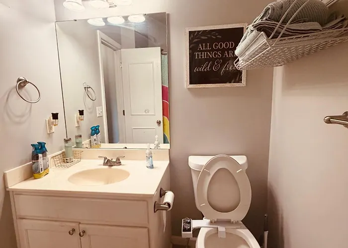 A Cozy 2 Bedroom 2 Full Bathroom Home