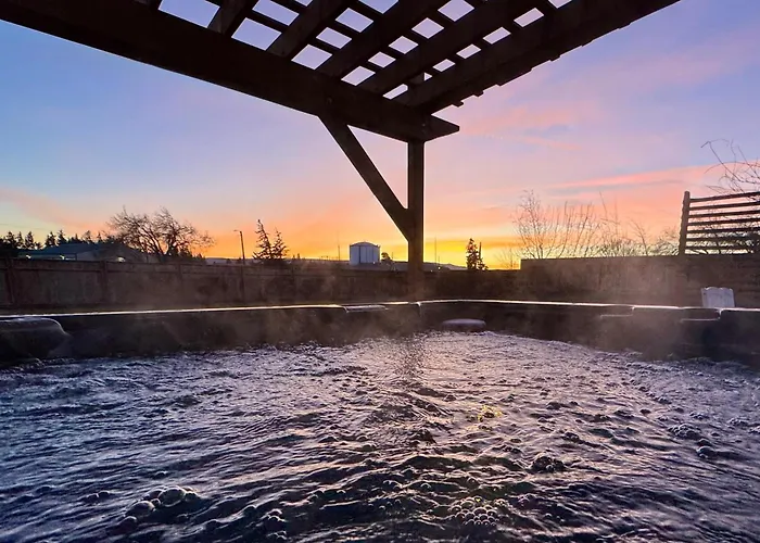 Radio Hill Retreat W/ Hot Tub Near Cwu & Dt