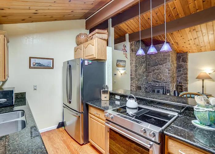 Walk To Beach! Home W/ Sunroom In Anchor Bay