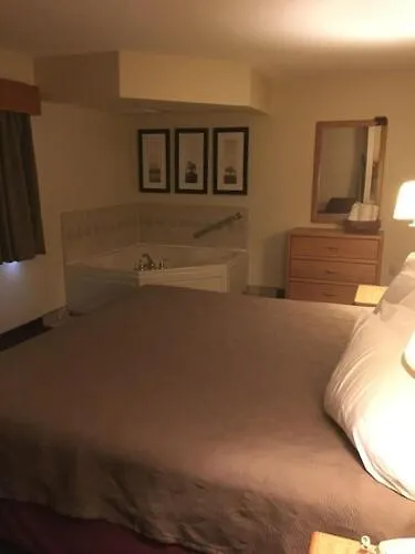 Moose Lake Lodge & Suites
