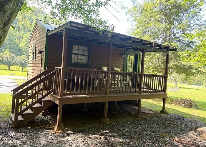 Hemlock Cabin, A Small Cozy Stay On The Hiawassee