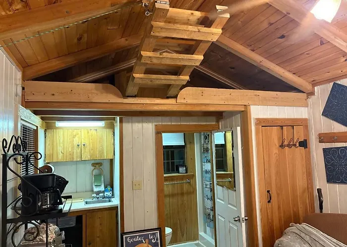 Hemlock Cabin, A Small Cozy Stay On The Hiawassee