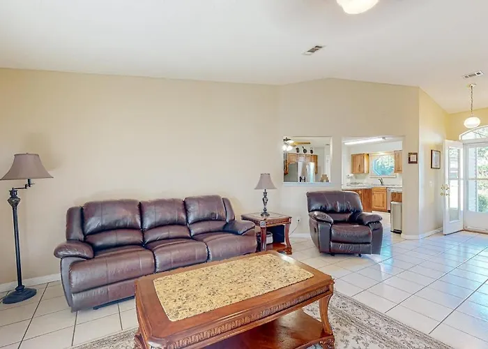 Inviting Dog-Friendly Home With Pool Hot Tub Enclosed Yard & Wd