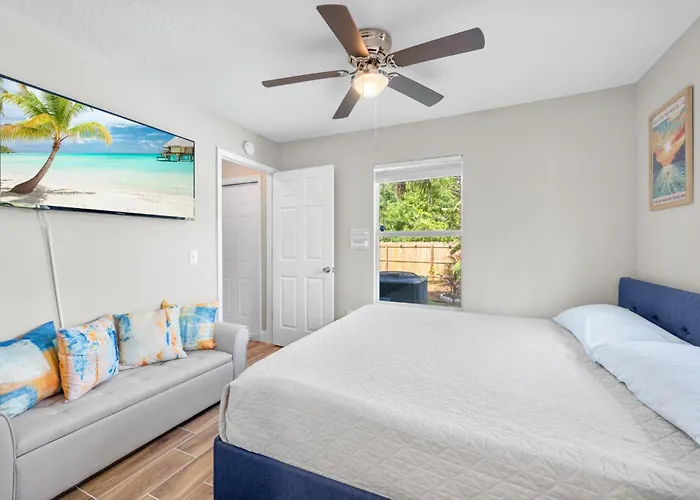 13 Mi To Beach! Family-Friendly Palm Bay Retreat