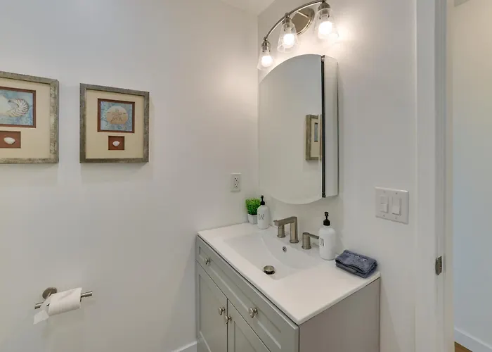 Bike To Lake Michigan! Updated Home In Charlevoix
