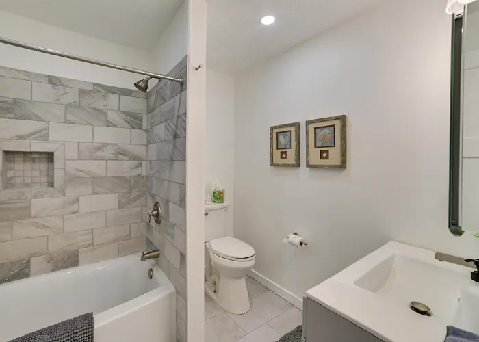 Bike To Lake Michigan! Updated Home In Charlevoix