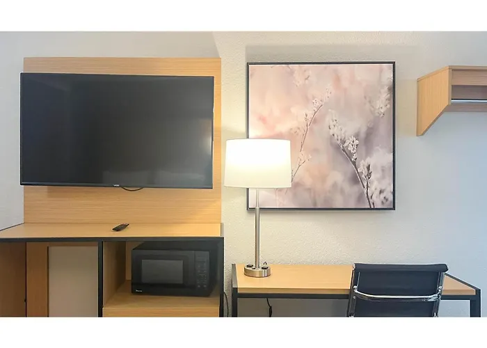 Studio 6 Suites Warsaw In