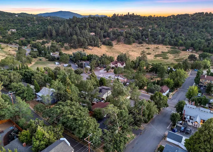 Enjoy Mountain Views W Hot Tub Fire Pits & Bbq