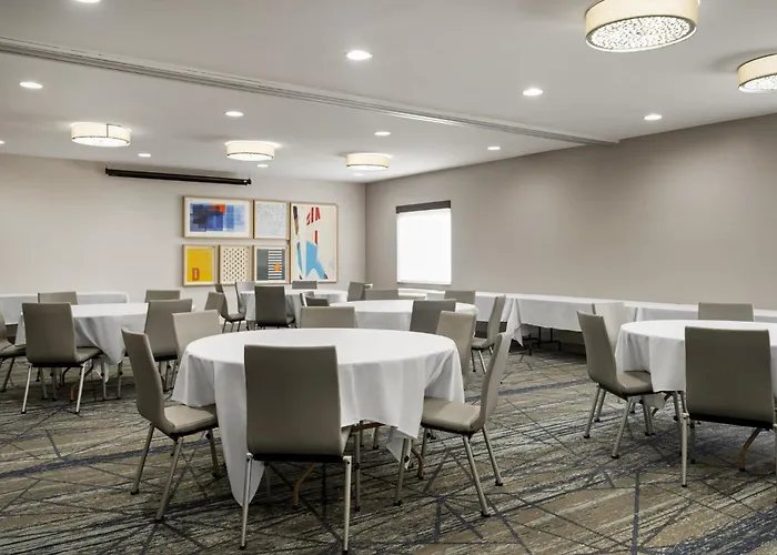 Holiday Inn Express Hotel & Suites Altoona-Des Moines By Ihg