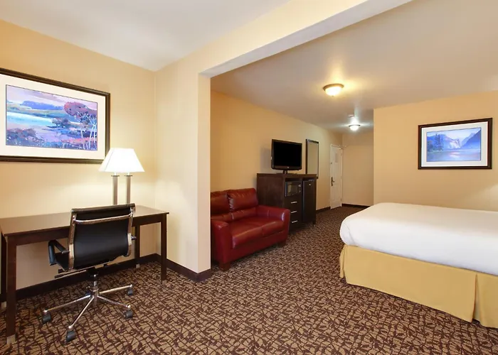 Holiday Inn Express Oakdale By Ihg