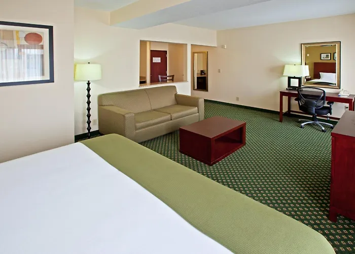 Holiday Inn Express & Suites Indianapolis - East By Ihg