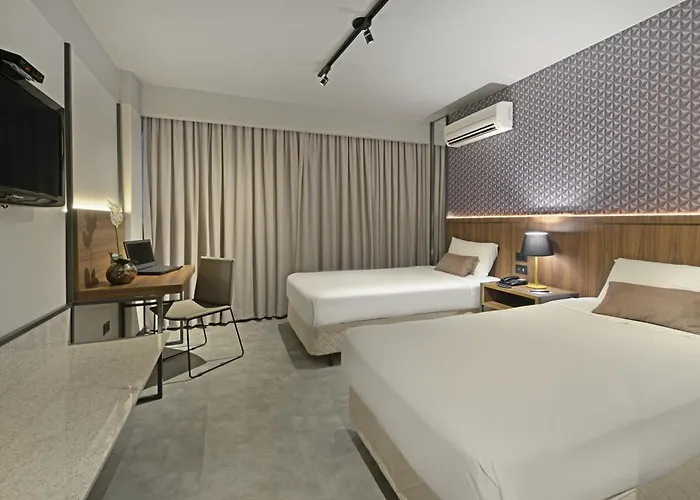 Hotel Deville Prime Maringa