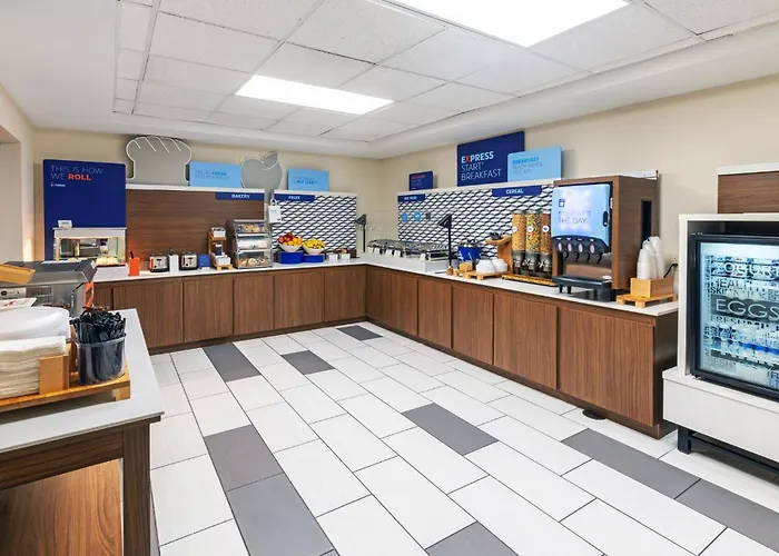 Holiday Inn Express & Suites - Laredo-Event Center Area By Ihg