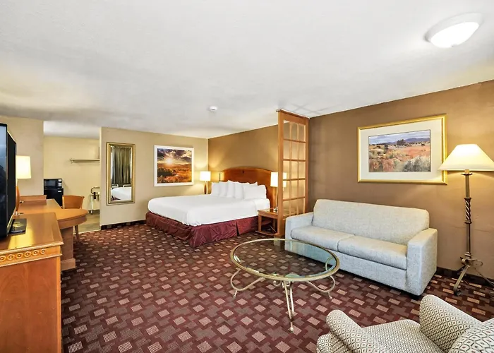 Days Inn & Suites By Wyndham Logan