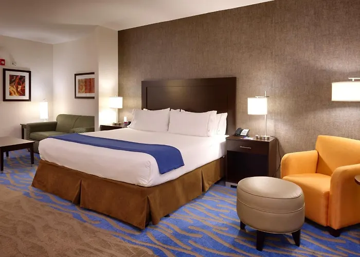 Holiday Inn Express & Suites Overland Park By Ihg