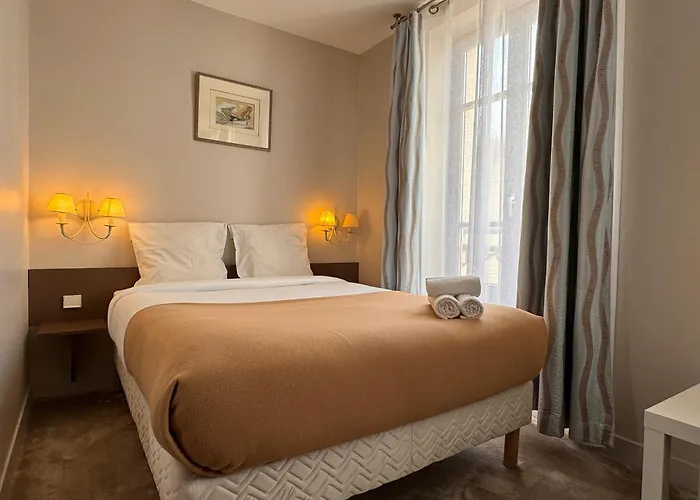Hotel Paris Vesinet -Ex Auberge Des 3 Marches