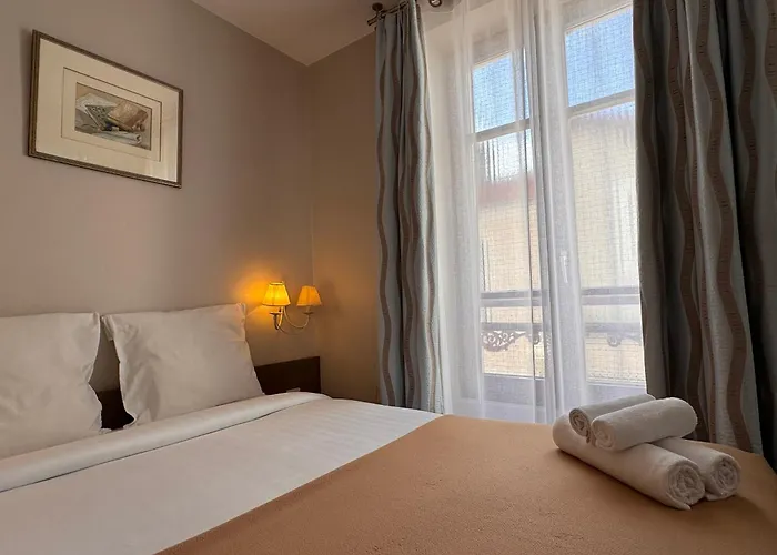 Hotel Paris Vesinet -Ex Auberge Des 3 Marches
