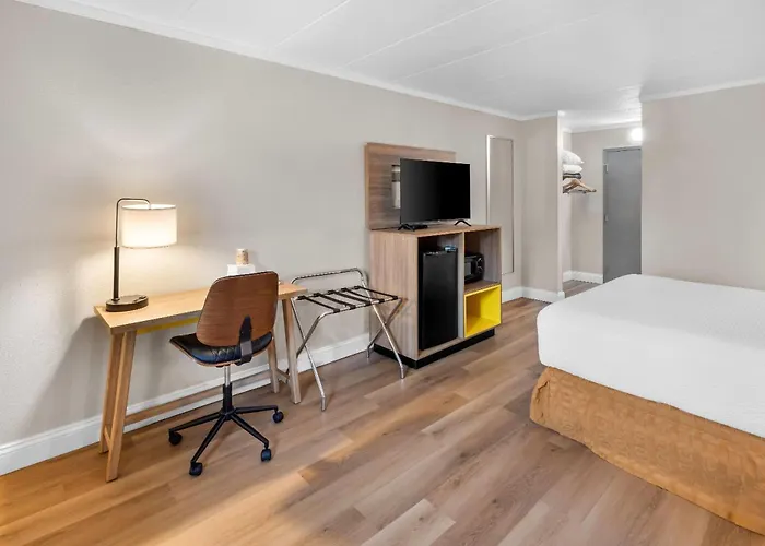 Days Inn By Wyndham Columbus East Airport