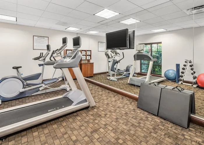 Holiday Inn Express & Suites Wilmington-Newark By Ihg