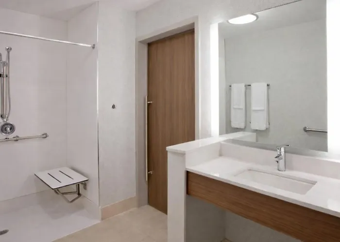 Holiday Inn Express And Suites Des Moines Downtown By Ihg