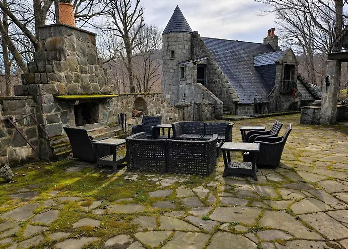 Chateau Dumont Mountain Views Hot Tub & Pet Friendly