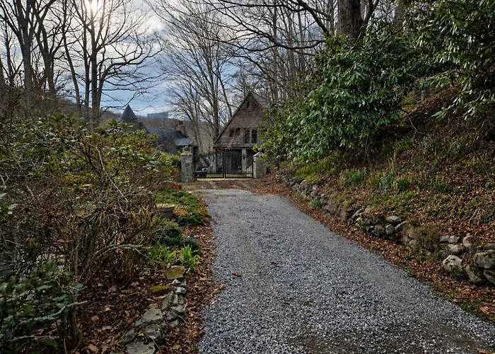 Chateau Dumont Mountain Views Hot Tub & Pet Friendly