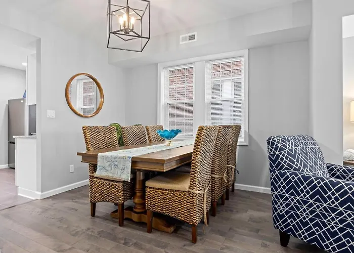 3Br Newly Renovated Beach House Sleeps 10