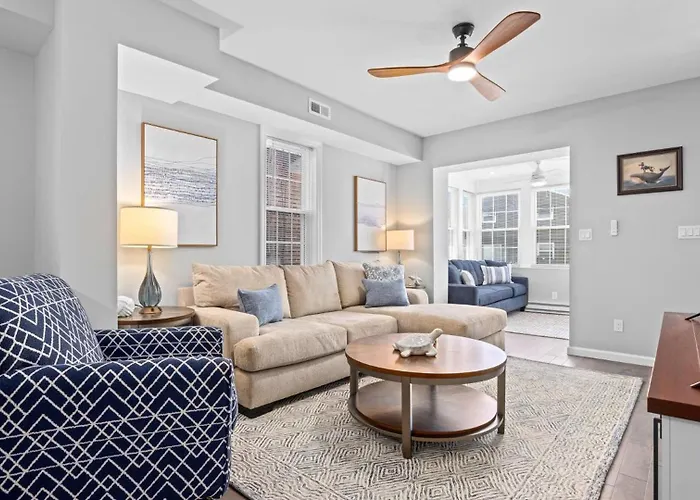 3Br Newly Renovated Beach House Sleeps 10