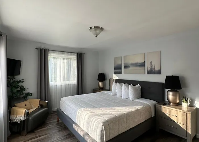Veda Inn & Cottages