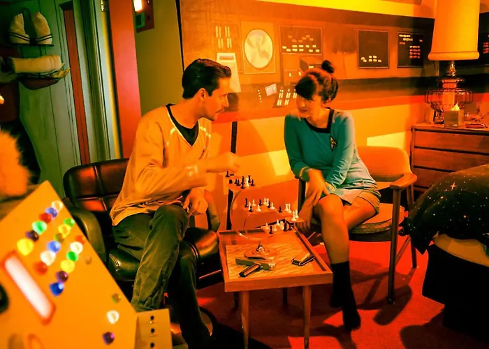 The Star Trek - Uss Enterprise Room At The Itty Bitty Inn