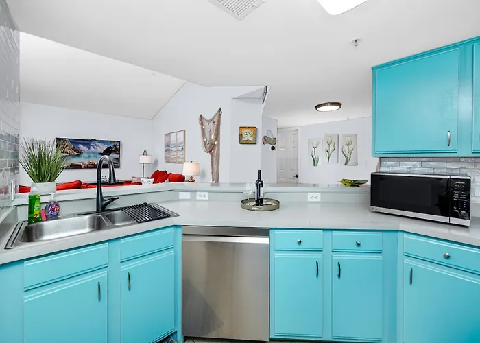 Gorgeous Condo, 2 Bedrooms, 2 Baths, With Pool, Minutes To Clearwater Beach