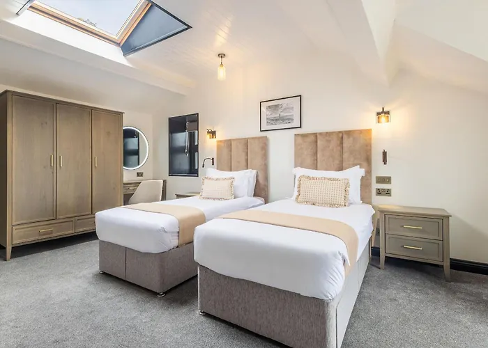 Falcon'S Nest Hotel