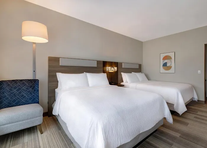 Holiday Inn Express & Suites - Glendale Downtown