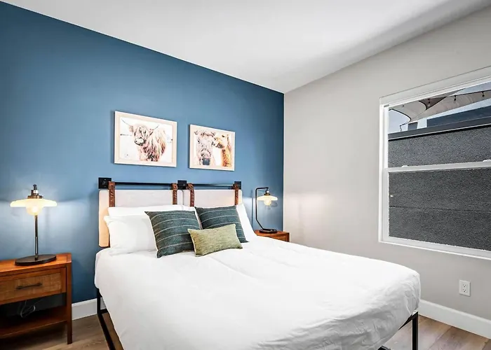 Single Bedroom - Queen Size. Heart Of Downtown Vista